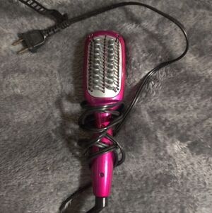 Conair MiniPRO Ceramic Hair Straightening Brush.